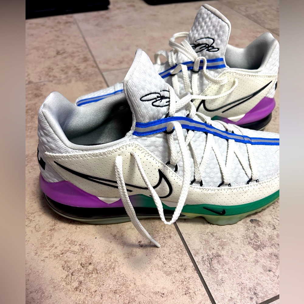 Lebron Low Basketball shoes glow in dark